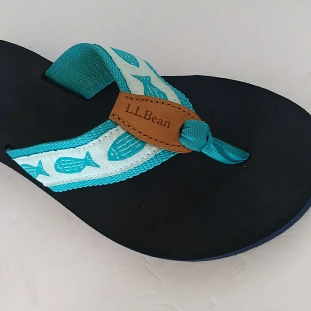 L.L. Bean Original Maine Isle Flip Flops Sandals 6M Aqua Fish Motif
